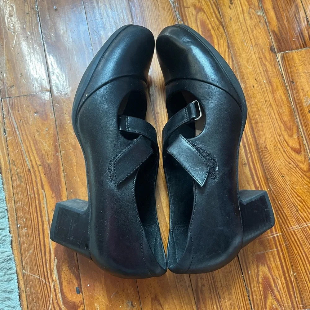 Clarks Women's Black Mary Jane Shoes - Picture 6 of 9